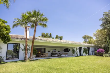 Mr & MRS Smith Puente Romano Marbella