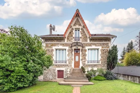 RESIDENCE WAVES Paris Orly Aéroport Отели в г. Монжерон