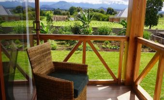 Moyoni Africa Lodge & Tours