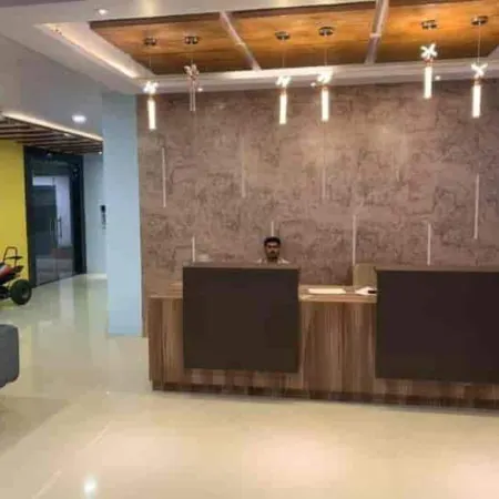 Hotel Crown Resort Отели рядом с достопримечательностью «Железнодорожная станция Сатна»