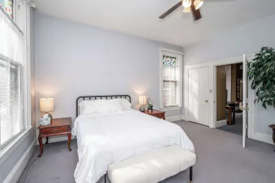 Historic Gem Russell Suite 3 Các khách sạn ở 