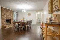 Family Friendly Home & Studio in Taylors by Brick & Home