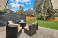Beautiful 4 Bedroom Home near Wormsloe! Gameroom! Hotels near Savannah State University