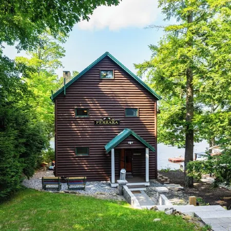 Maple Cove Lodge on Lake Sebago Waterfront!