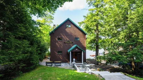 Maple Cove Lodge on Lake Sebago Waterfront!