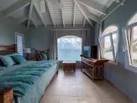 Renovated villa, a haven of peace with an exceptional view, 1 min from the beach