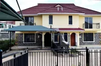 Cheerful 4-bedroom with a pool