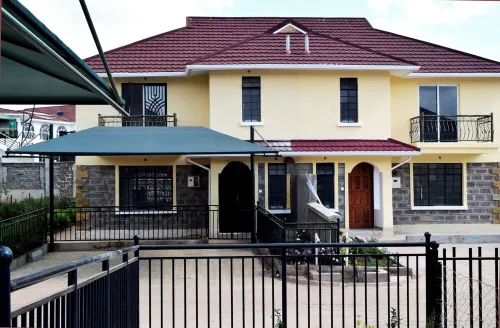 Cheerful 4-bedroom with a pool