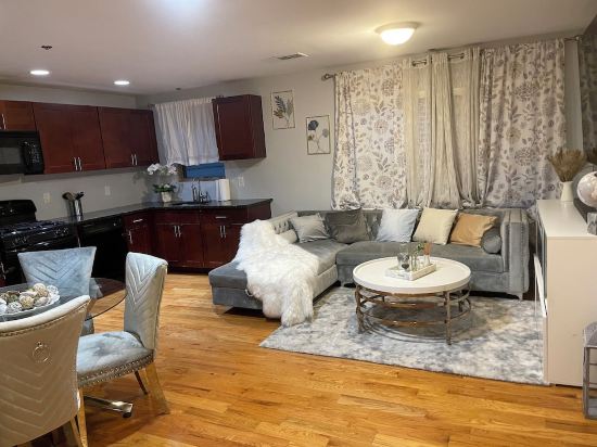 Cityscape Stay near Manhattan