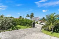 Oceanfront amazing 2 BR Villa - 2 min from the beach