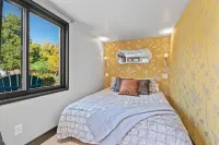 Tiny House Hotels near Chris' Campground