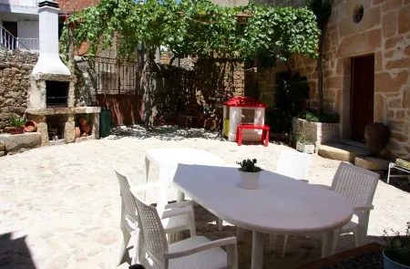 CASA DUAS FONTES - in the historic center of the village and next to the river pool