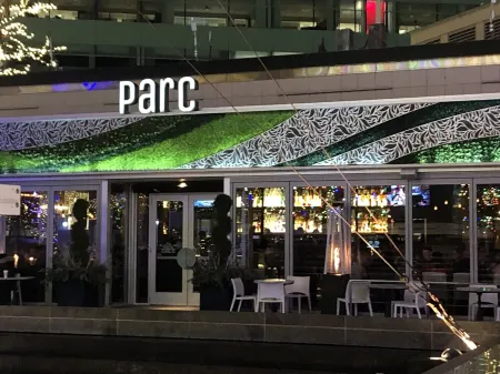 Cozy 2 bedroom home in North Corktown with a yoga zen space Отели рядом с достопримечательностью «African Bead Museum»