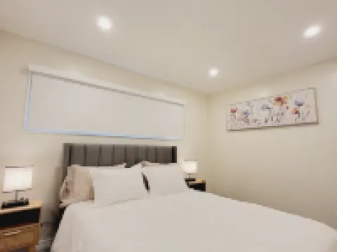 Modern 3-bedroom Rancher with AC and WiFi in Chilliwack チリワックのホテル