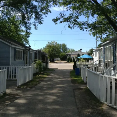 Wasaga Beach walk to main end Free Parking Free Wifi