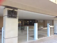 IDEAL FOR FAMILIES AND BUSINESS Central beach, accommodates 4 people. 180 m from the beach