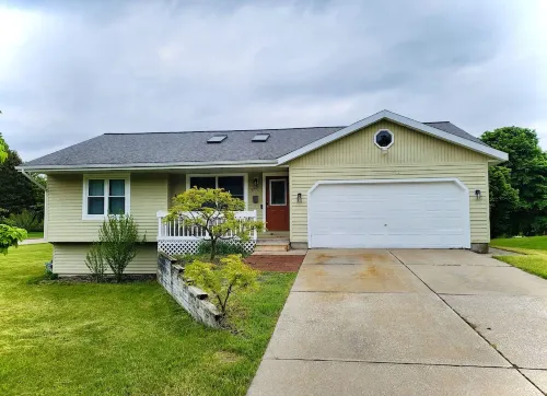 Spacious Home w/ King Bed close to Beaches, Lake Macatawa, Holland, & Saugatuck