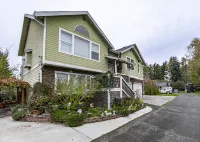 Gorgeous, spacious 2 floor home 3.5 miles from Airport 시애틀-타코마 국제공항 호텔