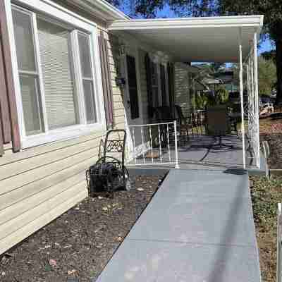 Three bedroom 5 minutes to state university & town,  10 min to baptist hospital Others