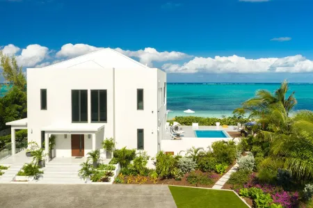 Villa DelEvan 4E / Beachfront 6 bedroom house on the Grace Bay Beach,