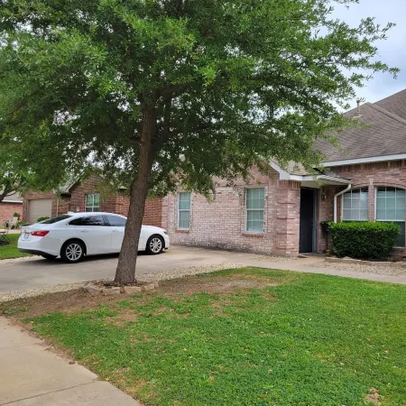 Vibrant Art Retreat. Stylish 1 Bedroom Private Cottage Centrally located.