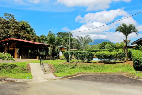 Luxury Retreat with Private Jacuzzi & High-Speed WiFi in La Fortuna! Hotels in San Carlos