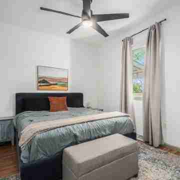 City Views at Downtown Overlook • 2BR Retreat Rooms