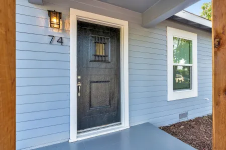 Cozy Downtown Cottage