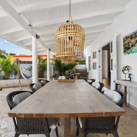 Charming apartment with AC in living, garden and walking distance to the ocean!