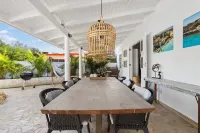 Charming apartment with AC in living, garden and walking distance to the ocean! - 2 Sao