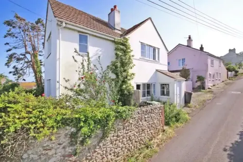 Cottage with sea and countryside views - sleeps 6 Hotels in Charmouth