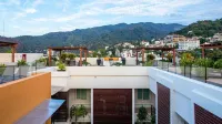 Luxury Condo in Old Town, 2 Blocks from the Beach