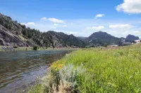 Montana Missouri River Fly Fishing Lodge -3BR & 2 bath, Sleeps 8