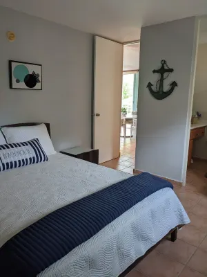 Sunny 2-bedroom condo by the beach