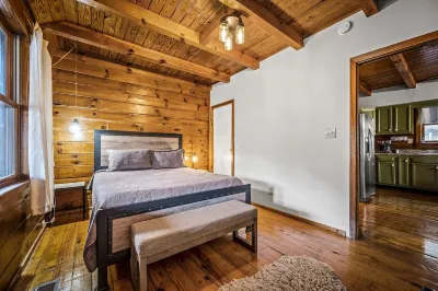 Log Cabin w/ Amenities. New Hot Tub. Quiet/Close to the Park/Pigeon Forge Hotel in zona Wears Valley