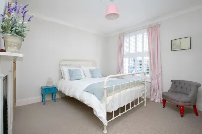 Vintage Boutique Cottage In Deal, Kent - Couples, family & pet friendly Sisters Of Our Lady Of The Missions附近的飯店