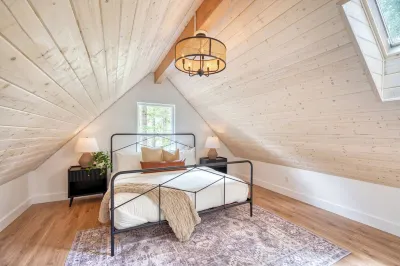 Mt. Hood Log Cabin! Fresh Remodel w/ Airstream