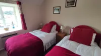 Cosy and comfortable Riverside Cottage in Wroxham, the Gateway to the Broads