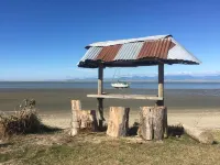 Self contained unit. By the beach and golf course  only 2.2 kms to town centre Hotels in Motueka