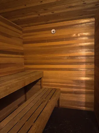 Beautiful Home w/Sauna - 4min drive to downtown