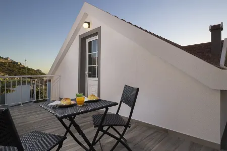 "Casa Tiana Madeira" Отели в г. Понта-ду-Сол