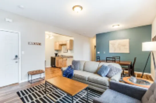 Beautiful 2-Bedroom Park View