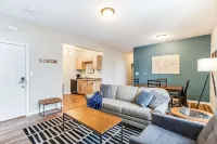 Beautiful 2-Bedroom Park View