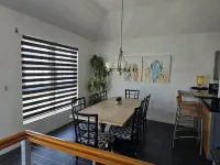 Modern Townhouse Located Near To City, Public Transport, Restaurants And Beaches