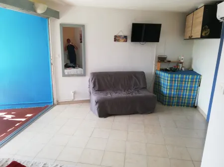 HOLY ANNE - ANSE CARITAN / STUDIO 23m2 with terrace in the DRC, 1 to 4 persons