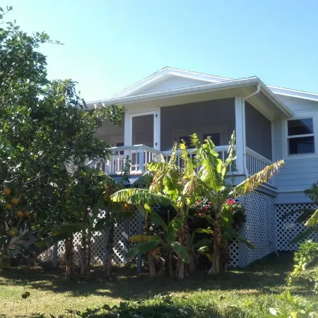 Beautiful waterfront home w/ private dockage within HT Harbour