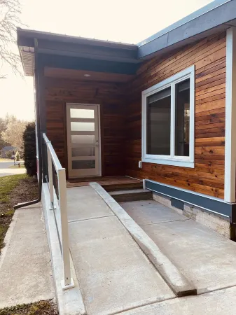 Quiet oasis steps from the Sooke River.