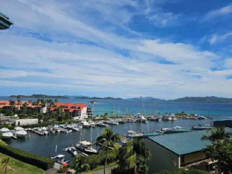 Sapphire Skies... Pools, Beach and restaurants のホテル