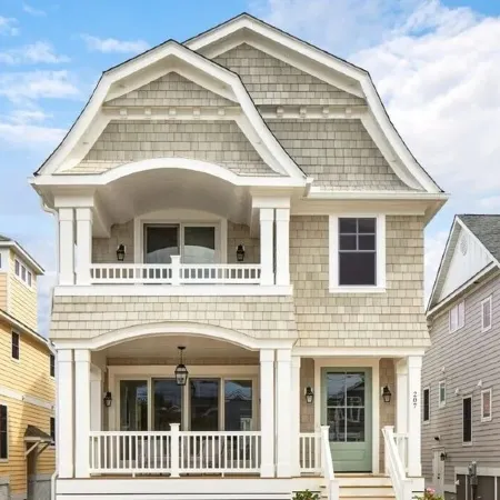 Stunning Marnie Custom Home Walk to Beach & Town