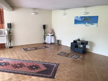 House with seminar room and wonderful garden Отели рядом с достопримечательностью «Museum Fuer Volkskultur - Schloss Porcia»